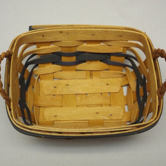 Longaberger 2000 Collector's Club Renewal Basket with Liner and Protector - Picture 14 of 15